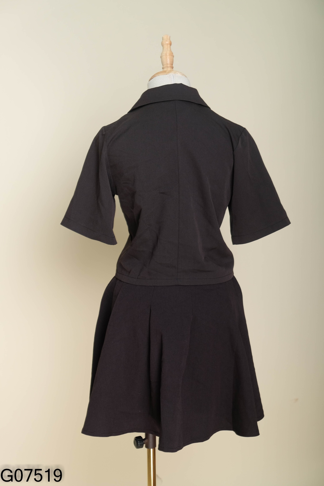 SET đen áo blazer cộc tay + chân váy
