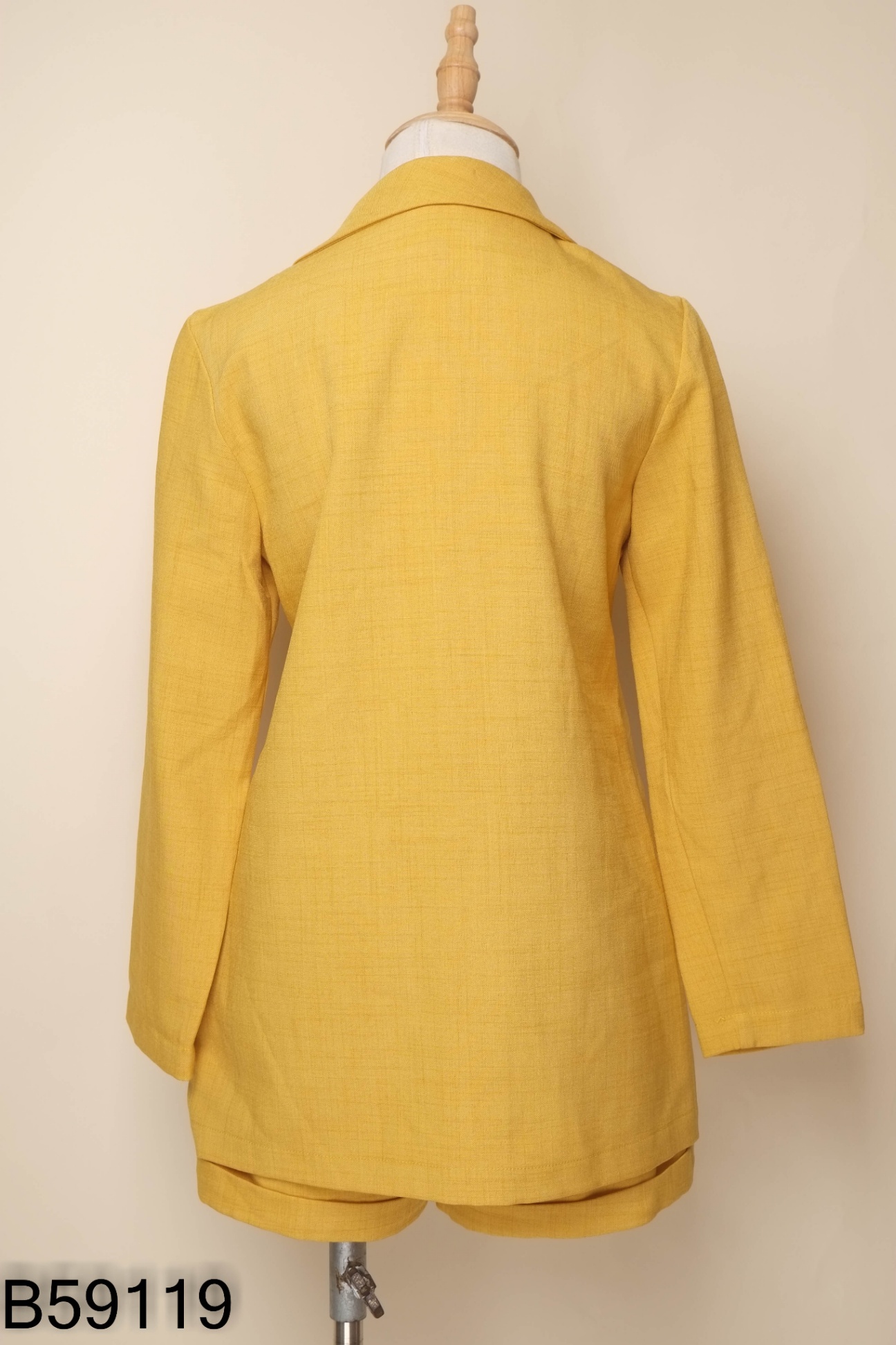 Set MAIIMER vàng áo blazer + quần shorts