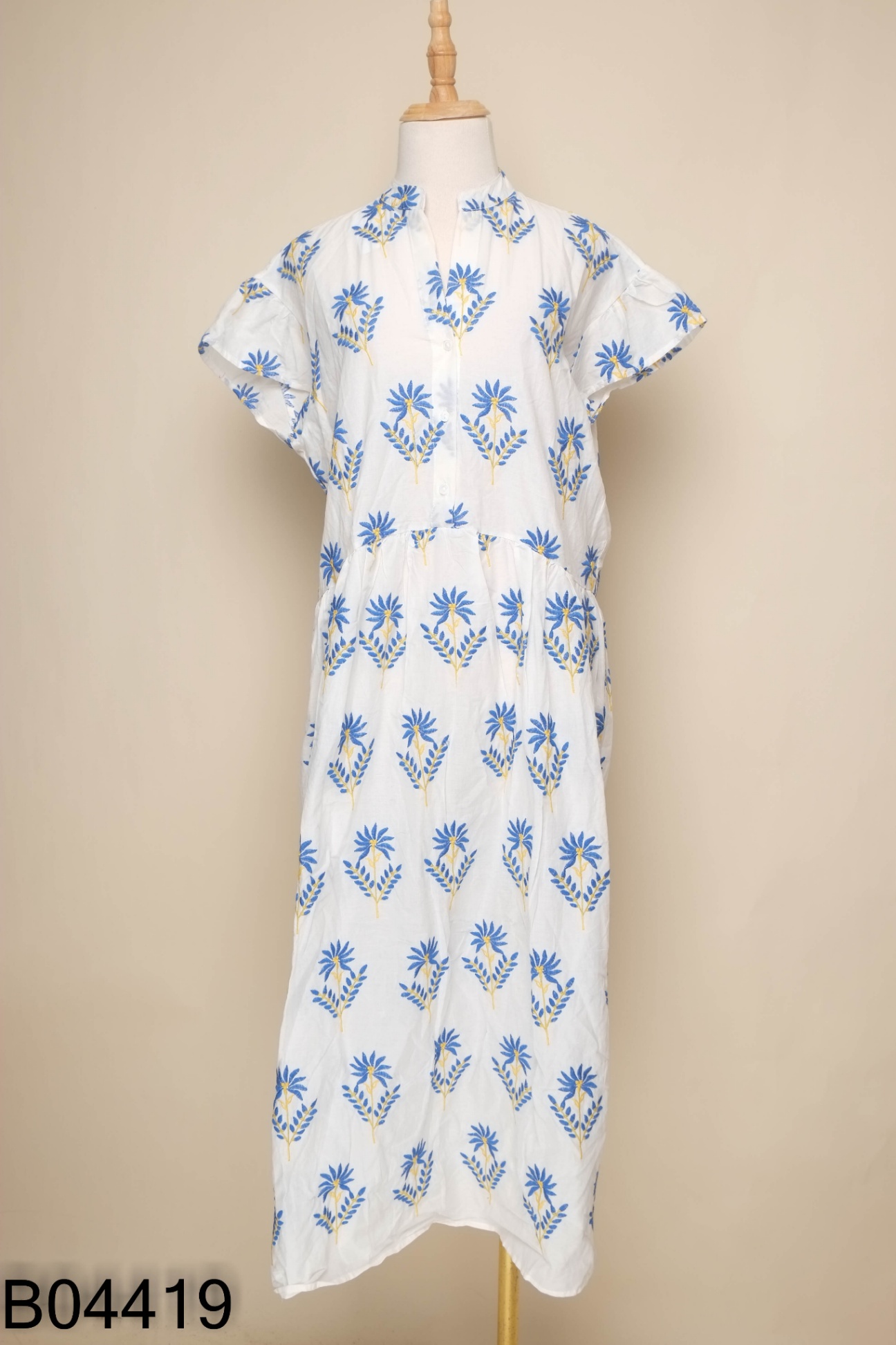 Váy trắng thêu hoa xanh ZARA(cắt tag)