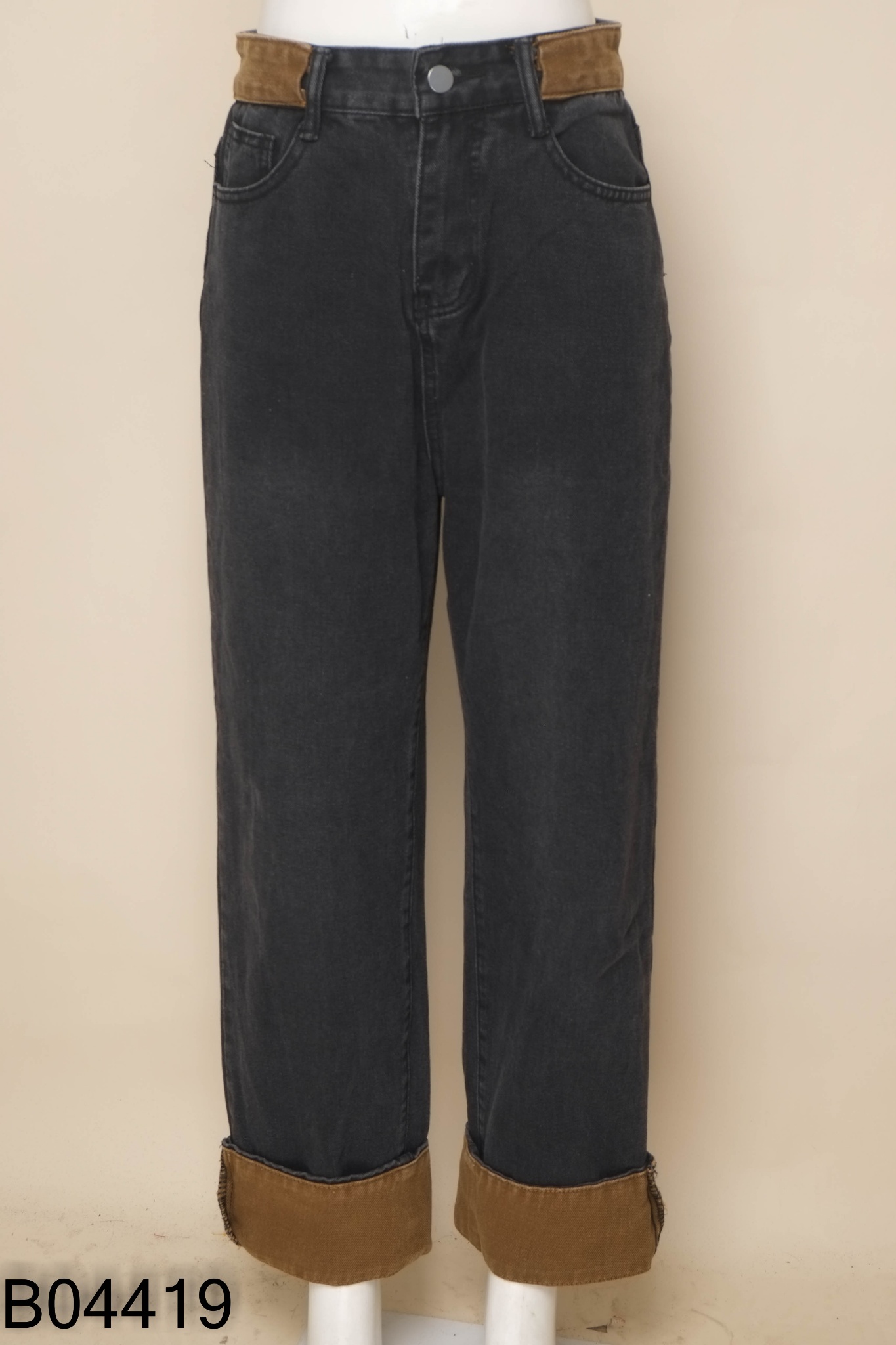 Quần jeans đen phối xanh rêu