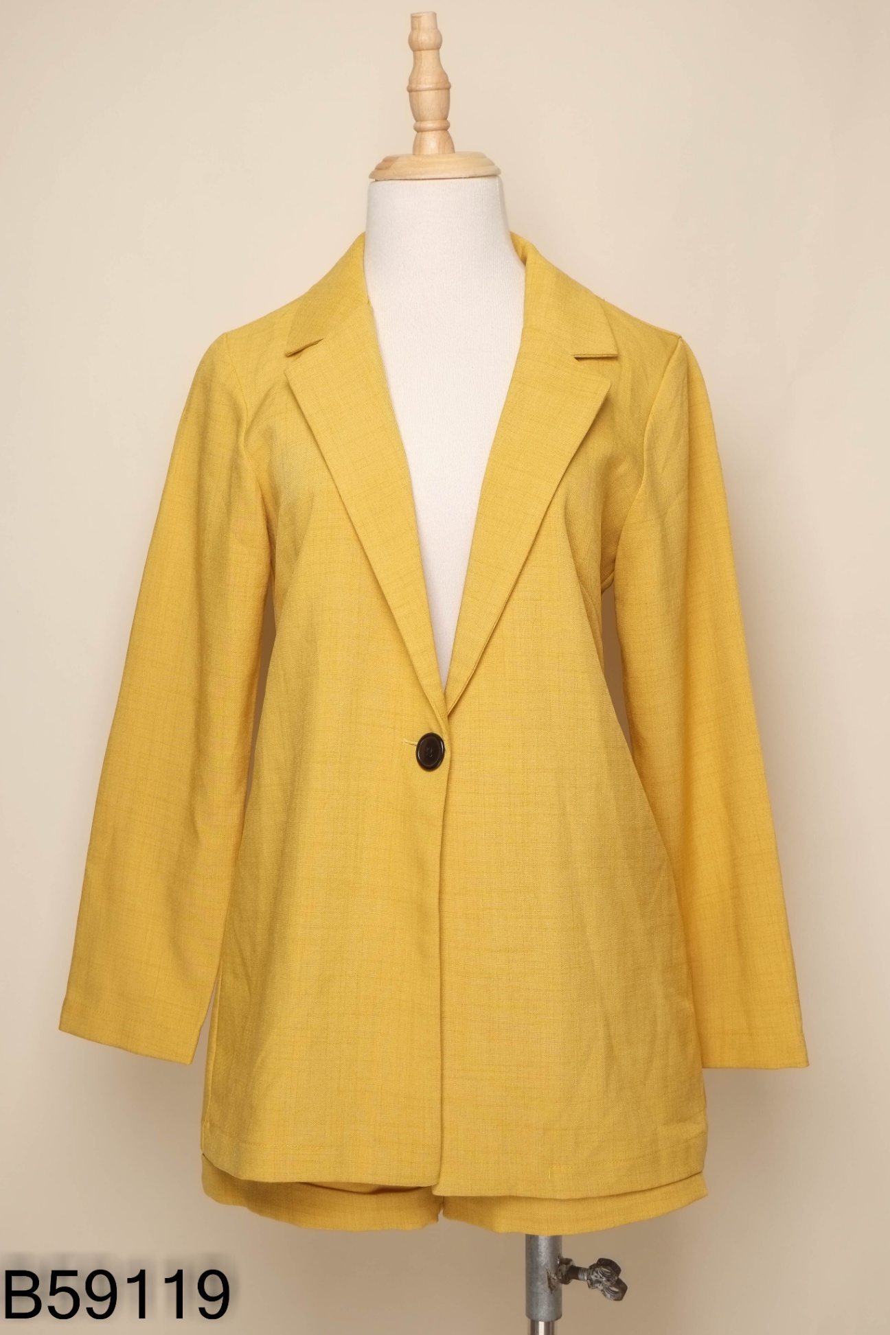 Set MAIIMER vàng áo blazer + quần shorts