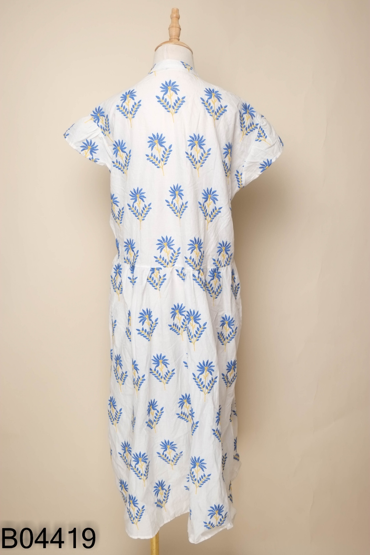 Váy trắng thêu hoa xanh ZARA(cắt tag)