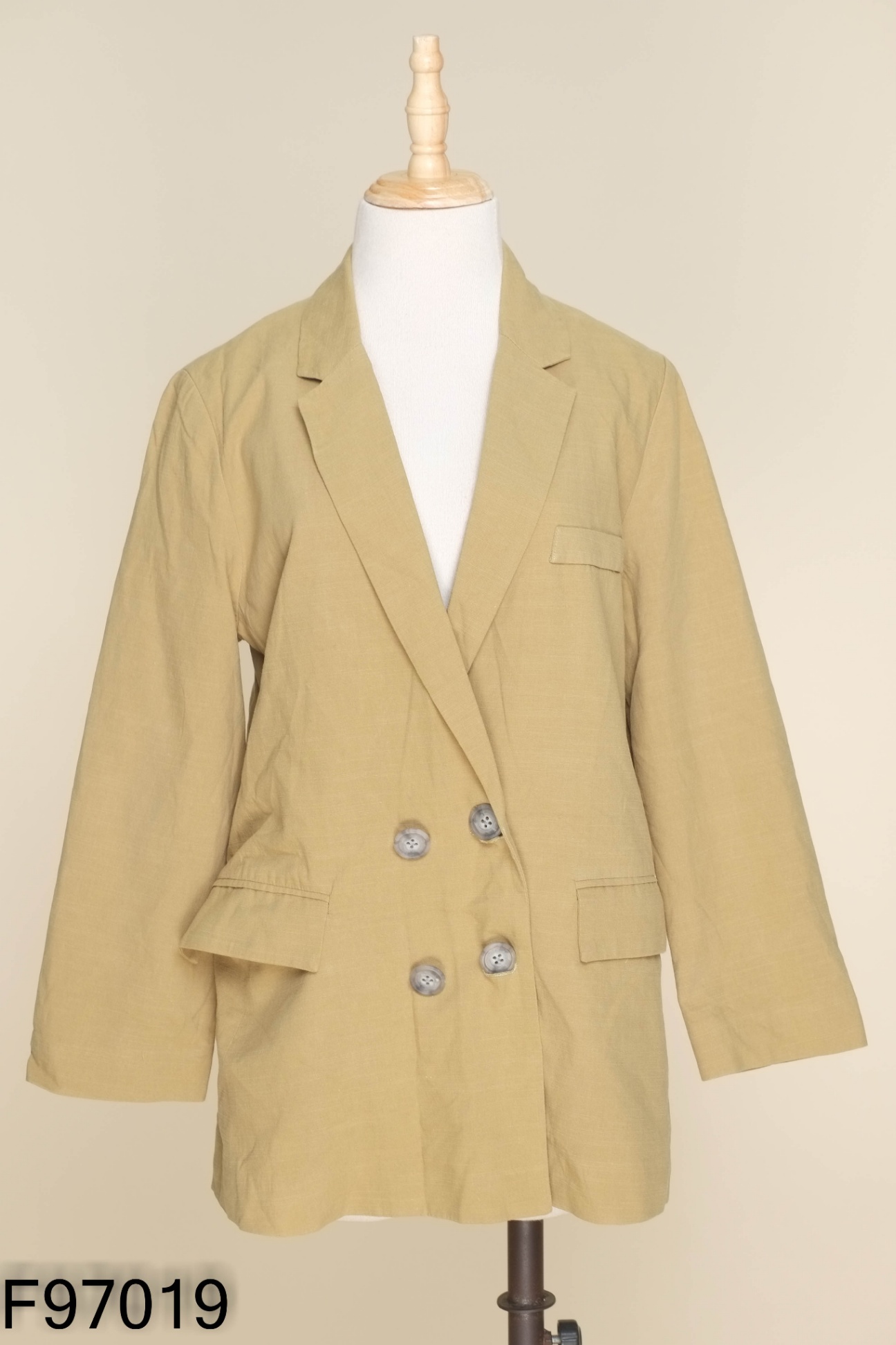 Áo blazer xanh phối cúc