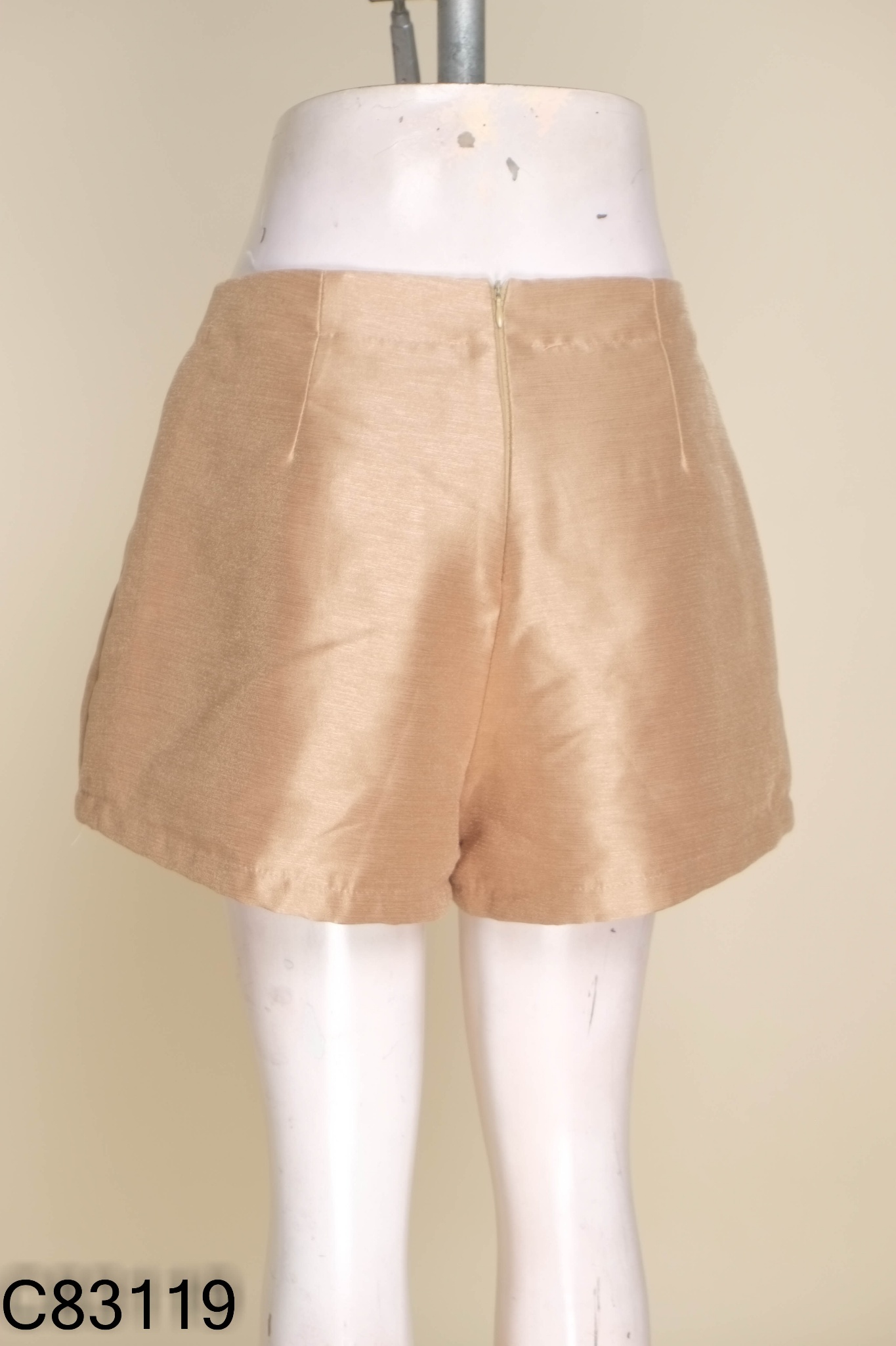 Quần shorts taffta be