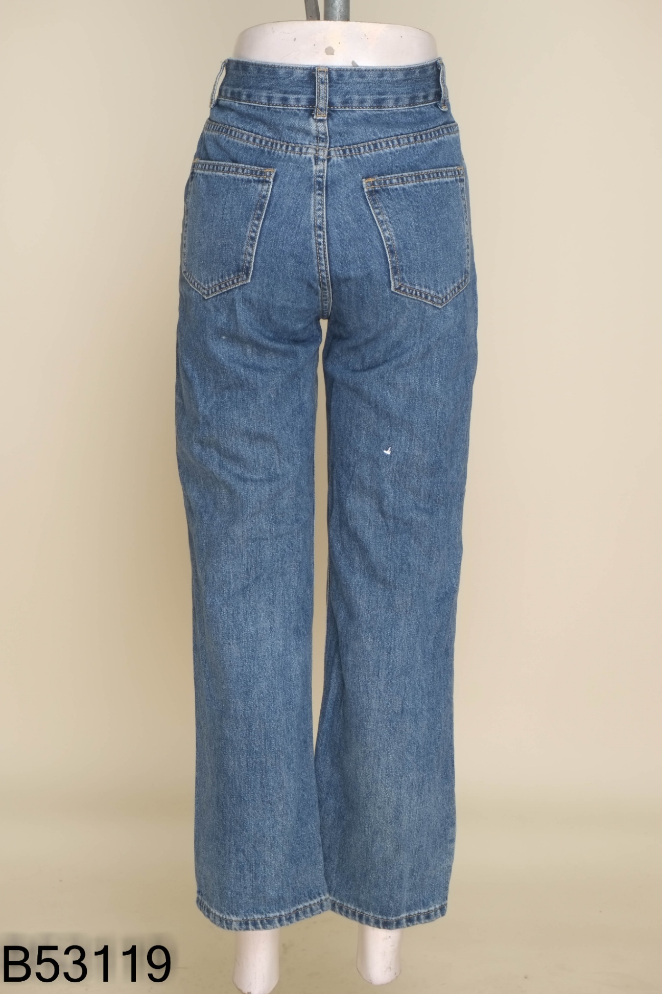 Quần jeans xanh trơn