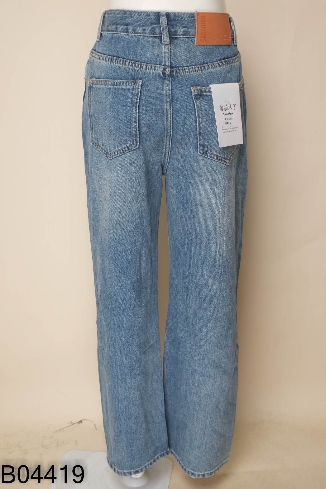 Quần jeans xanh suông