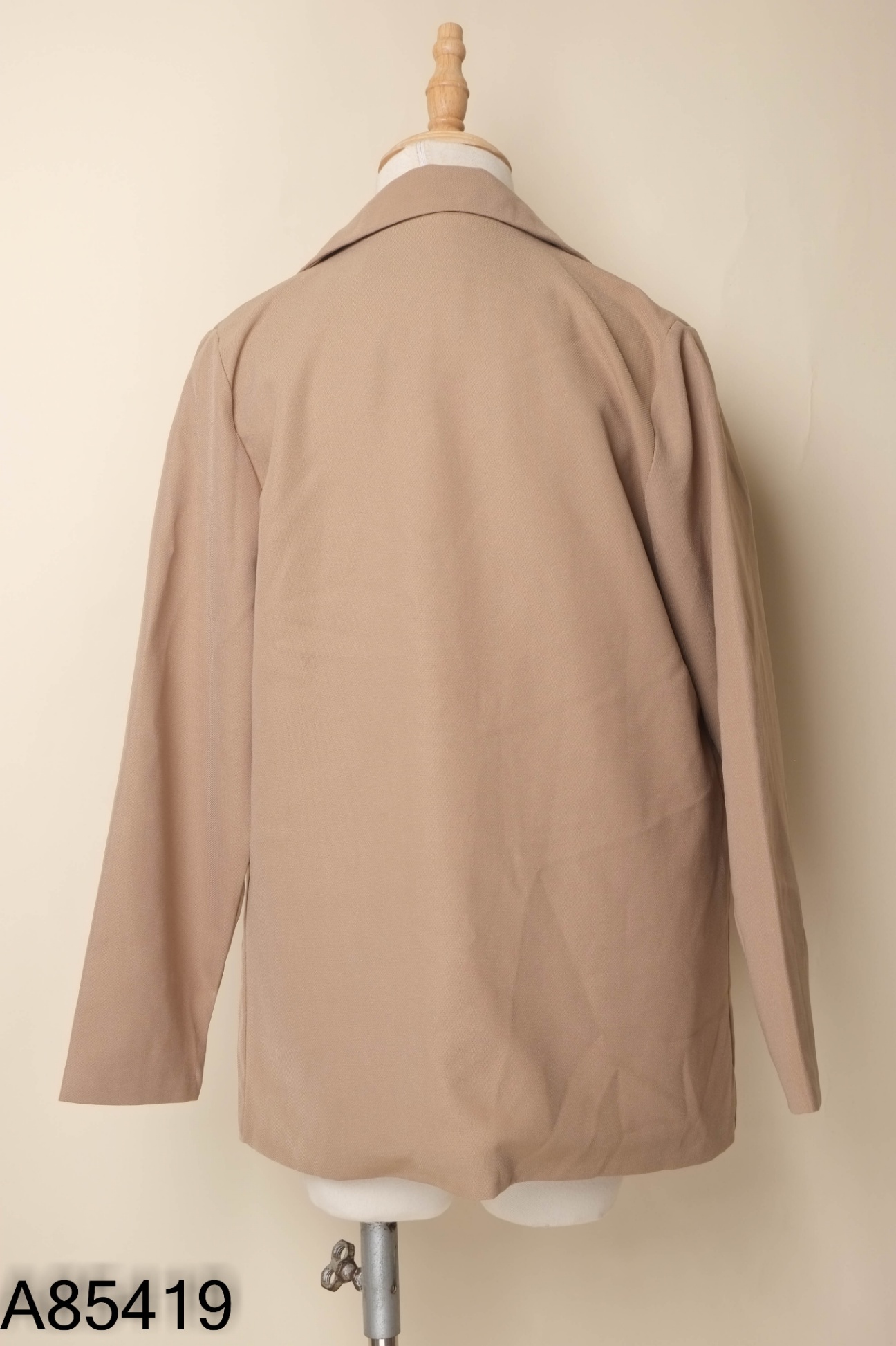 Blazer nâu be phối khuy