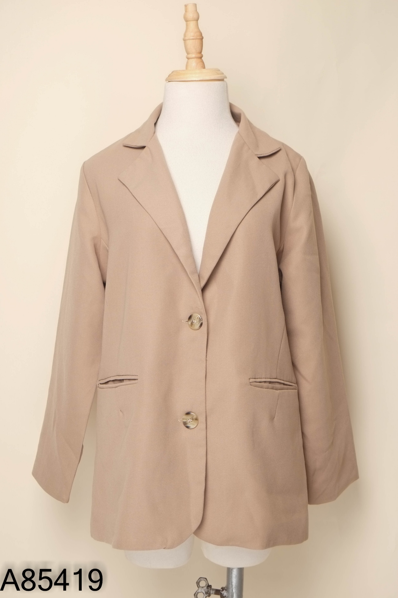 Blazer nâu be phối khuy