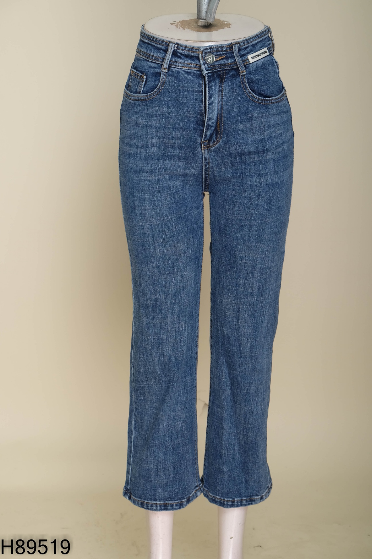 Quần jeans xanh trơn