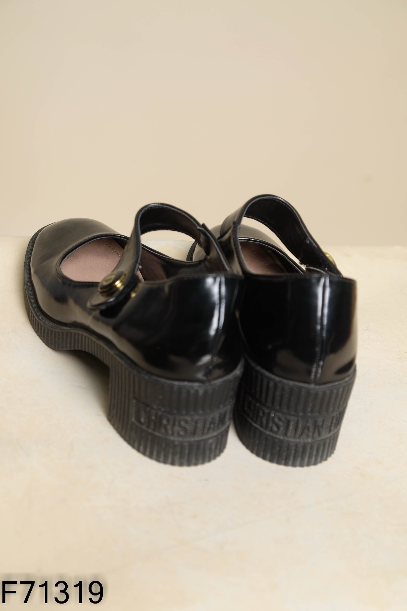 Giày loafer búp bê da đen