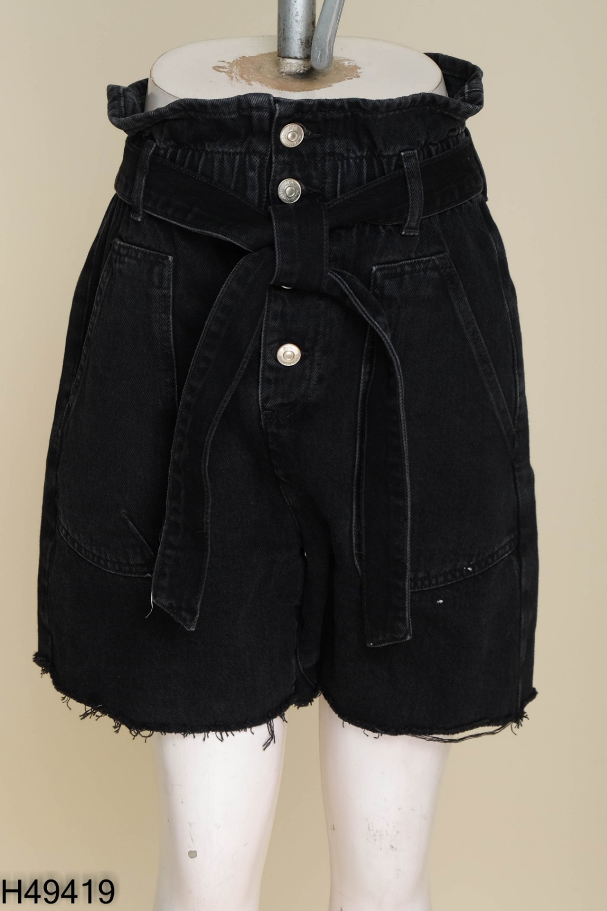 Quần short ZARA xám đen