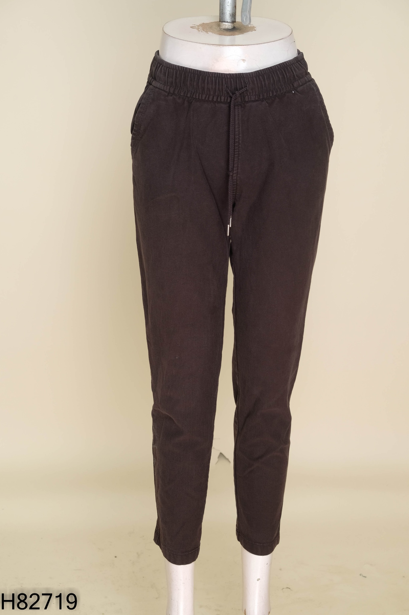 Quần xám đen UNIQLO giả jeans