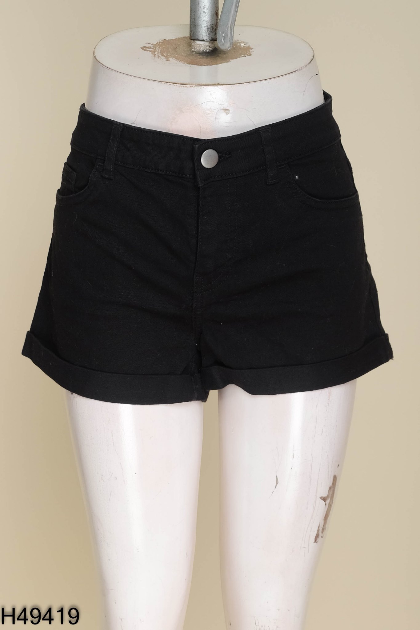 Quần short HM đen trơn