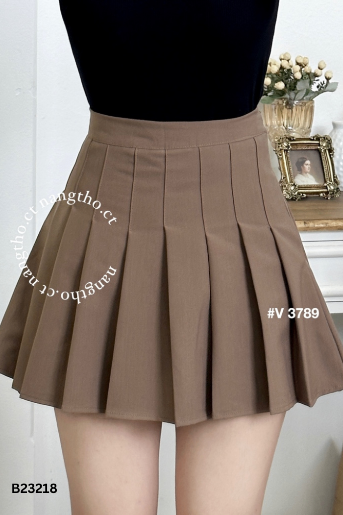 Chân váy nâu xếp ly