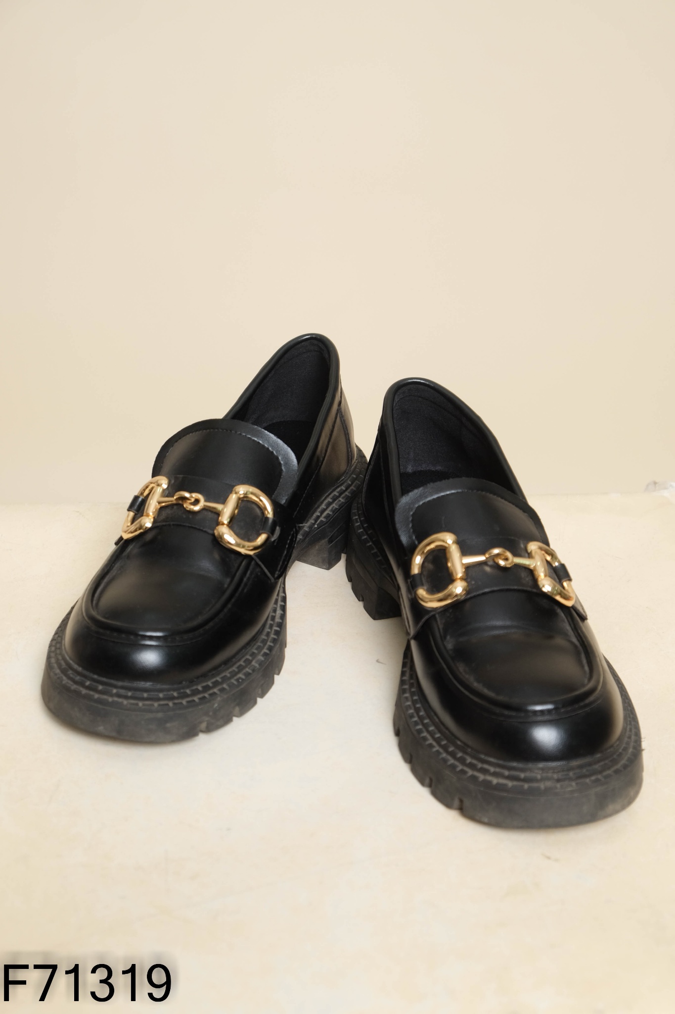 Giày loafer da đen