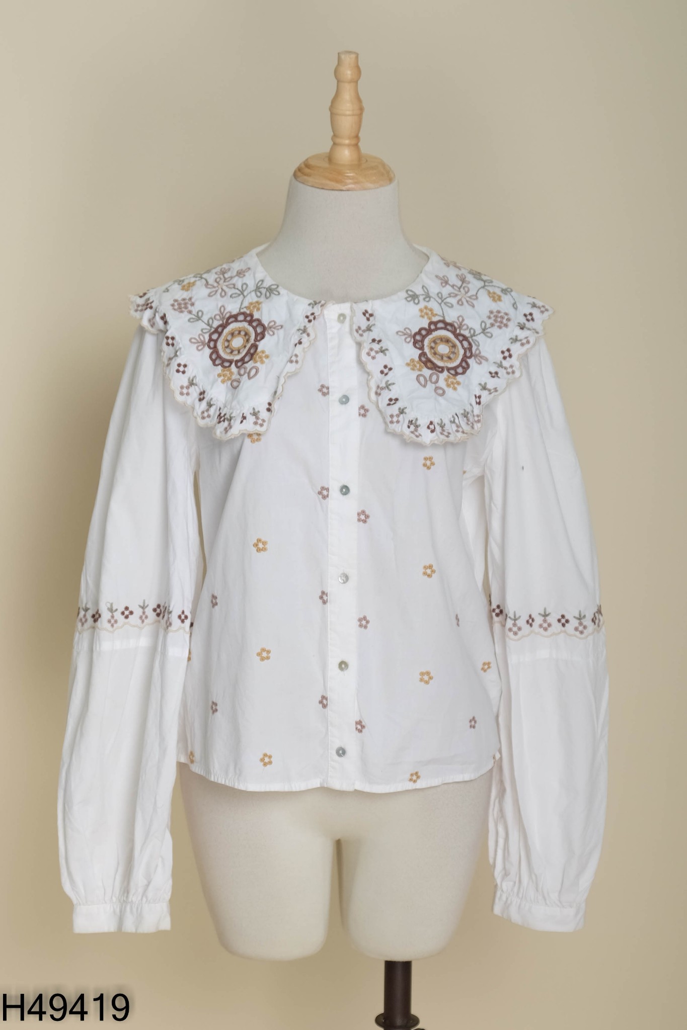 Áo sơ mi ZARA trắng cổ bèo thêu hoa