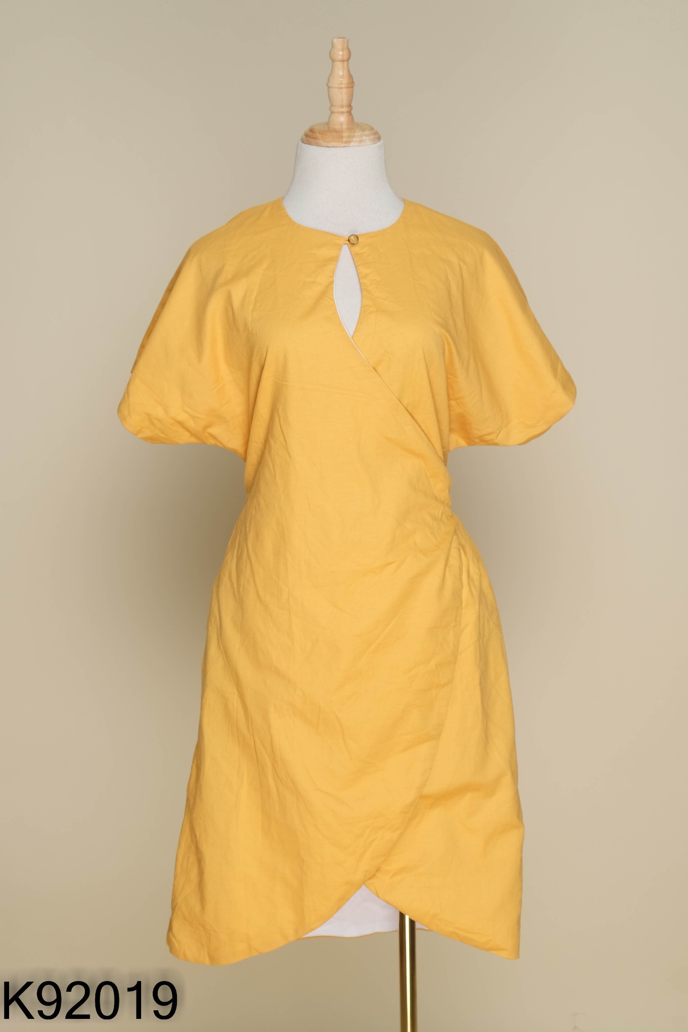 NEWTAG Váy linen POMELO FLOWER vàng vạt chéo