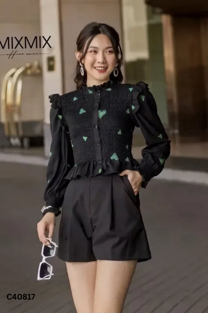 Áo dđen họa tiết xanh