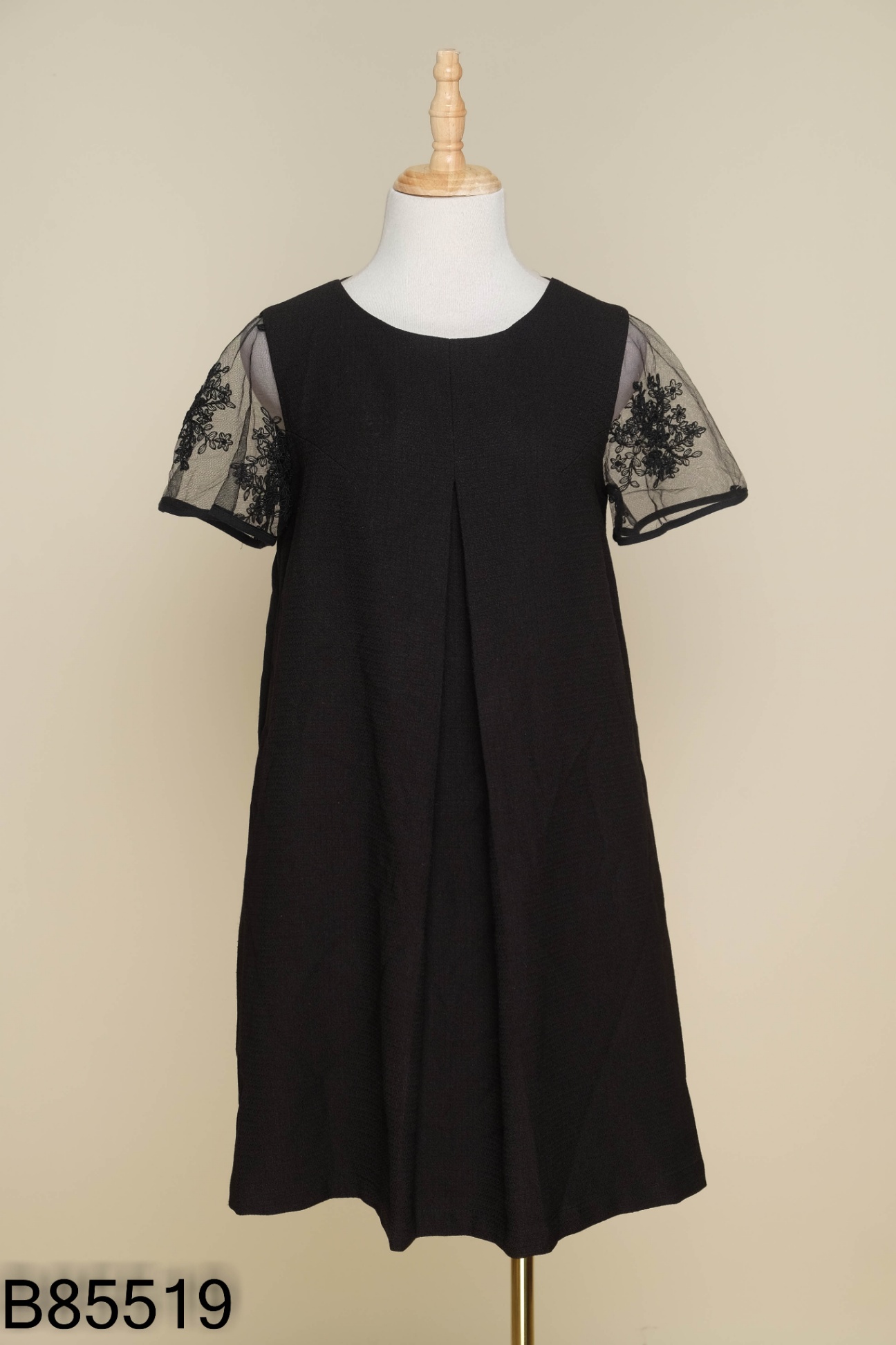Váy D.CHIC suông đen tay lưới