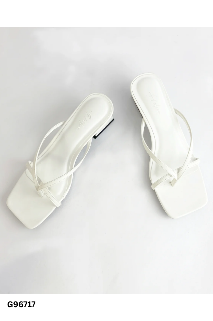 Giày cao gót trắng phối dây 6P