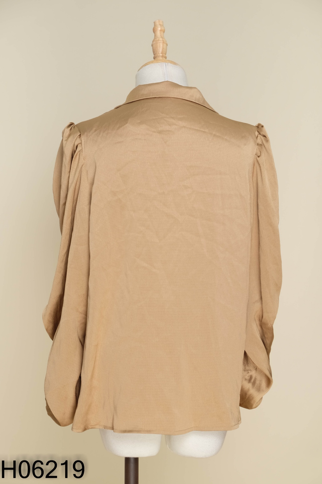 Blazer lụa nâu phối khuy