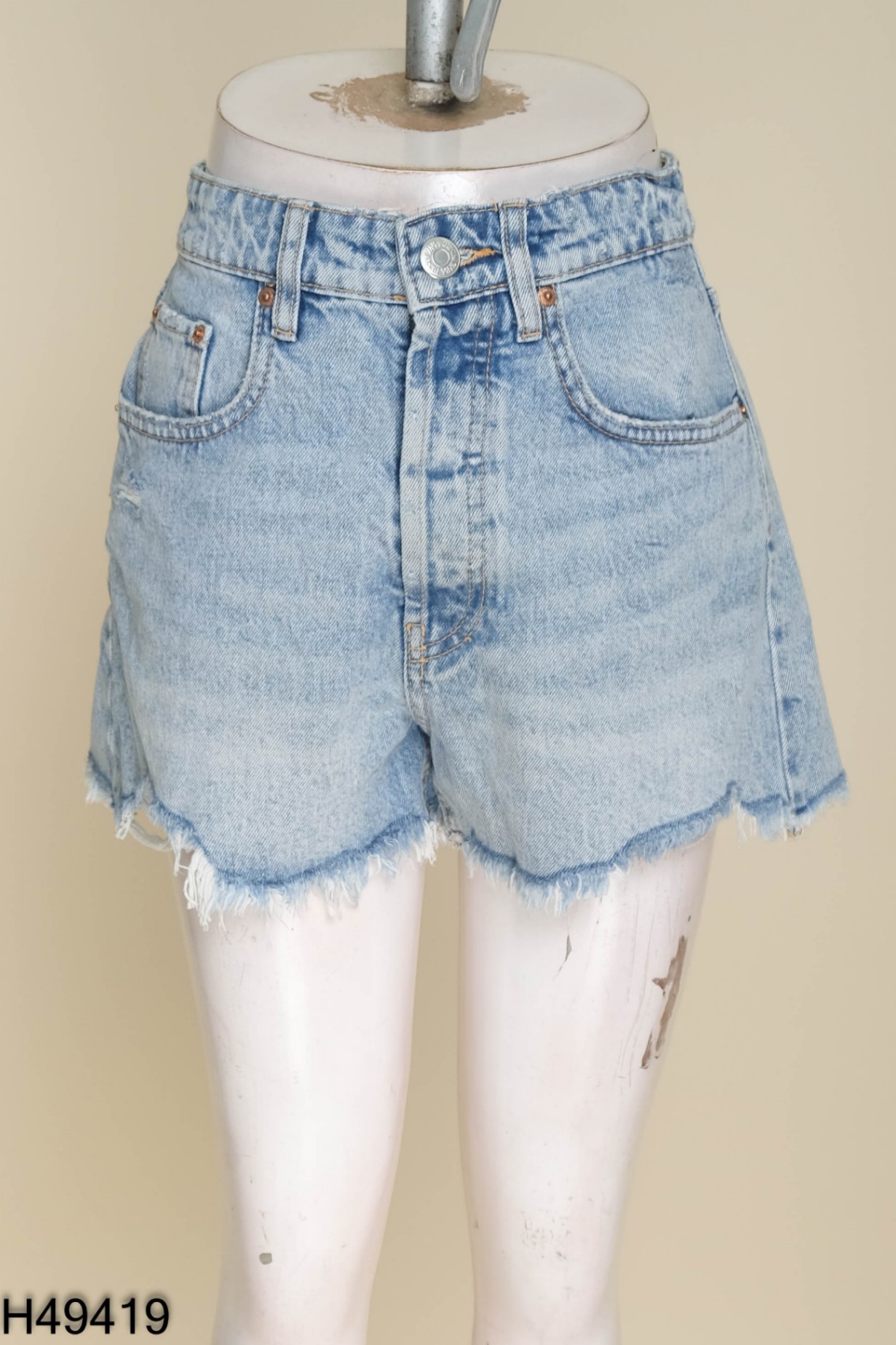 Quần short ZARA xanh phối khuy