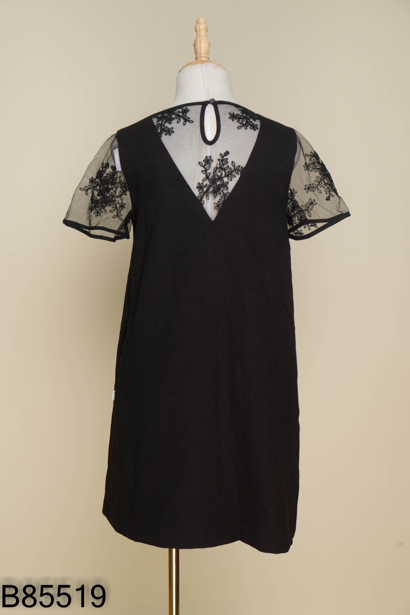 Váy D.CHIC suông đen tay lưới