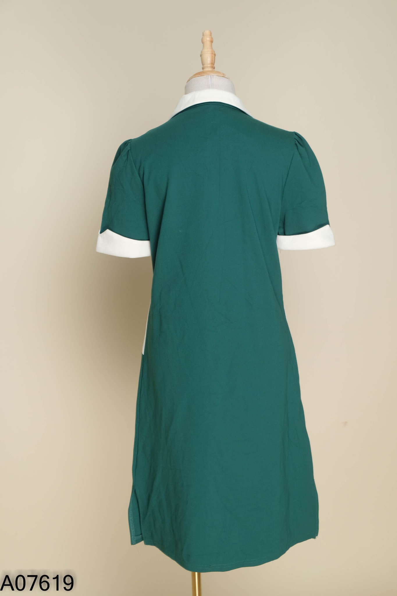 NEWTAG Váy xanh rêu phối be cổ polo