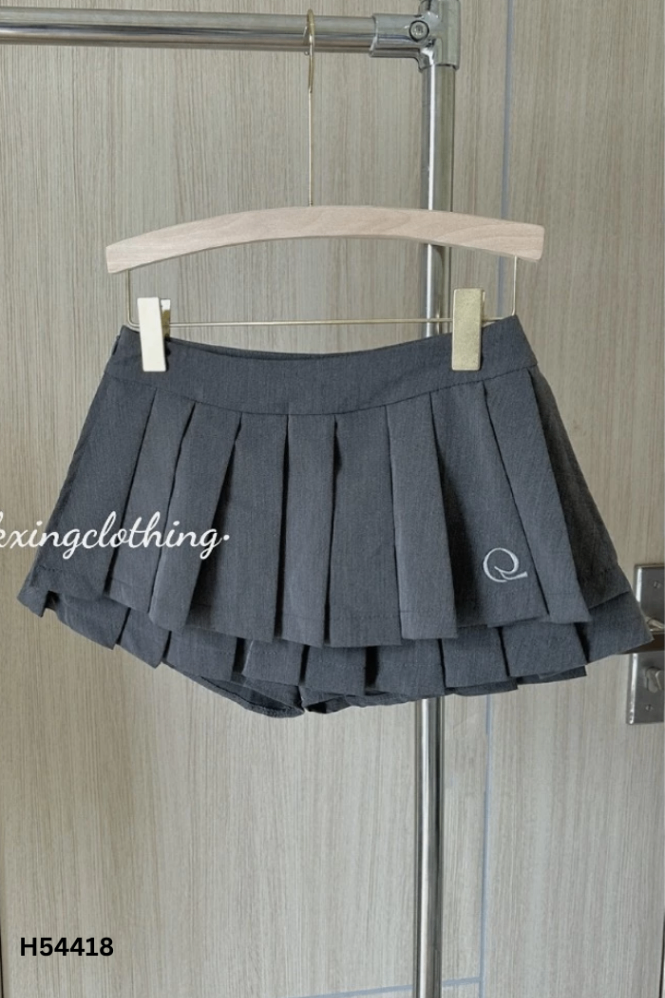 Chân váy xám xếp ly