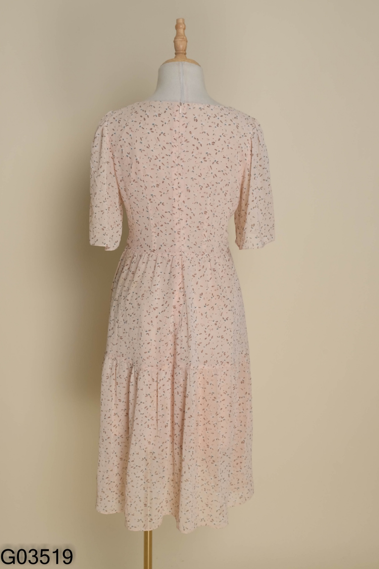Váy hồng hoa 92 WEAR cổ vuông