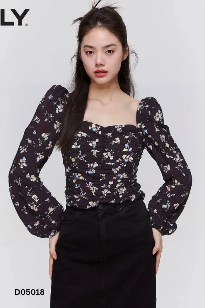 Áo đen họa tiết hoa vàng