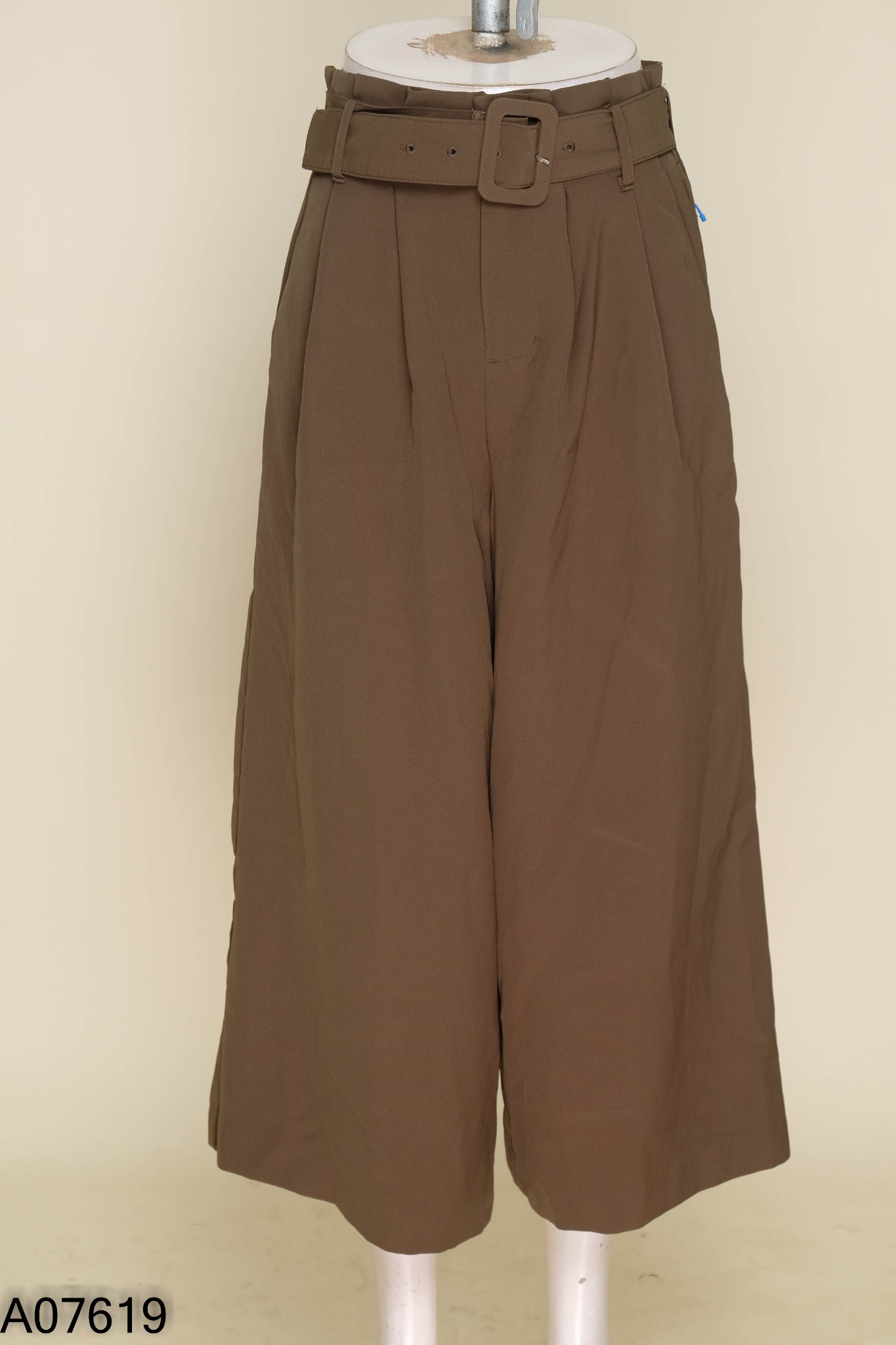 Quần culottes vải xanh rêu kèm đai