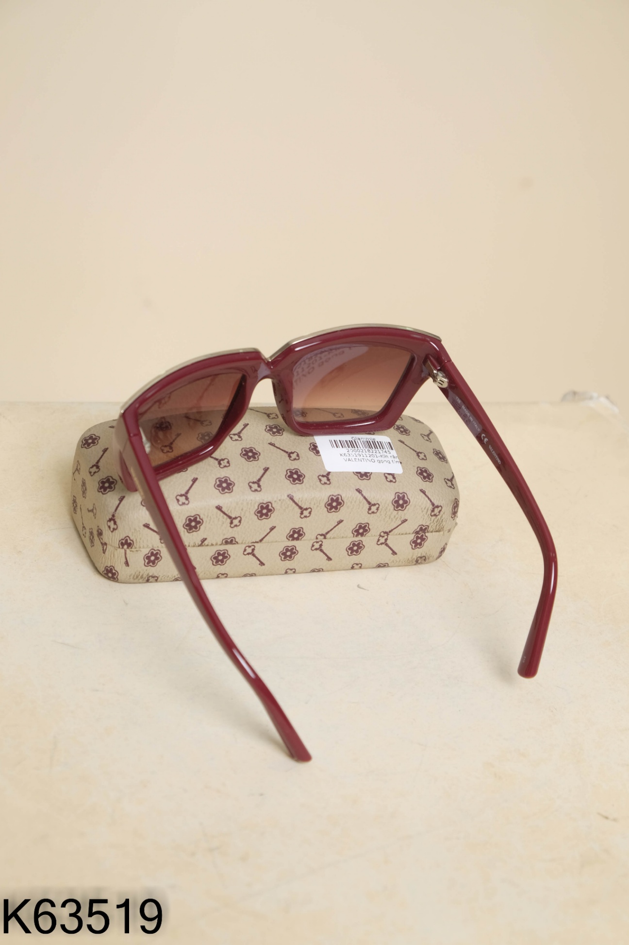 Kín râm VALENTINO gọng tím (used 85%)