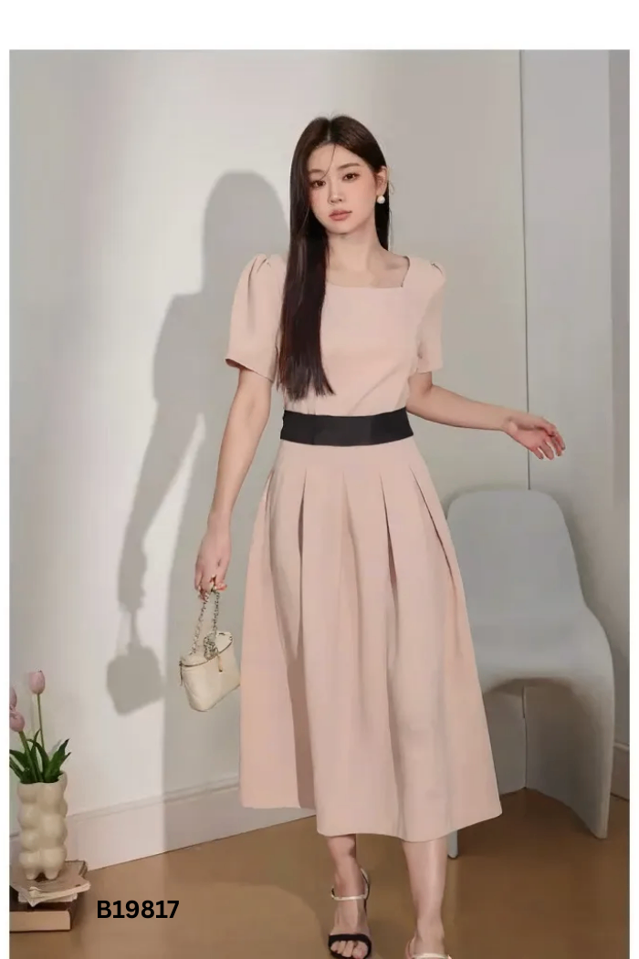 Váy be cổ vuông viền đen