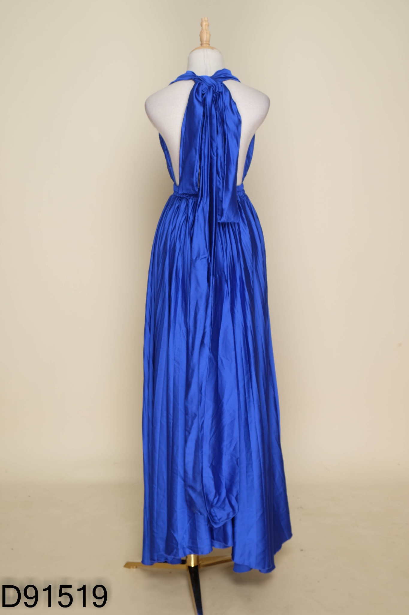 Váy maxi lụa xanh dương dập ly