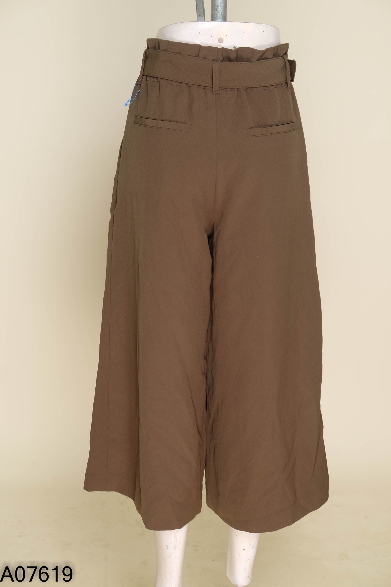 Quần culottes vải xanh rêu kèm đai
