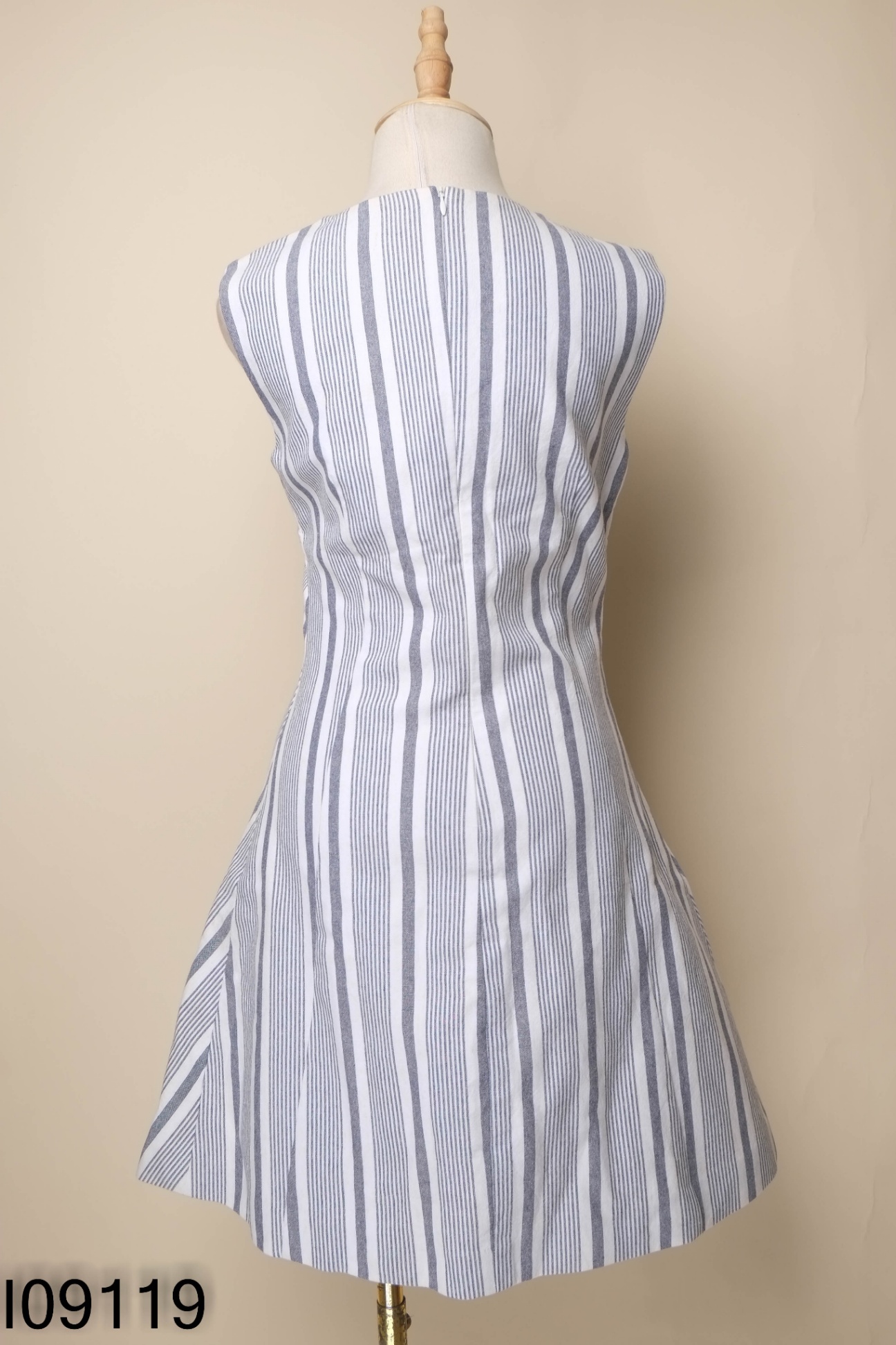 Váy IVY MODA trắng kẻ xanh