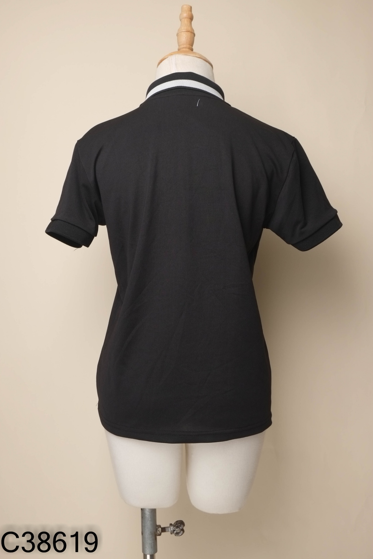 Áo đen cổ polo