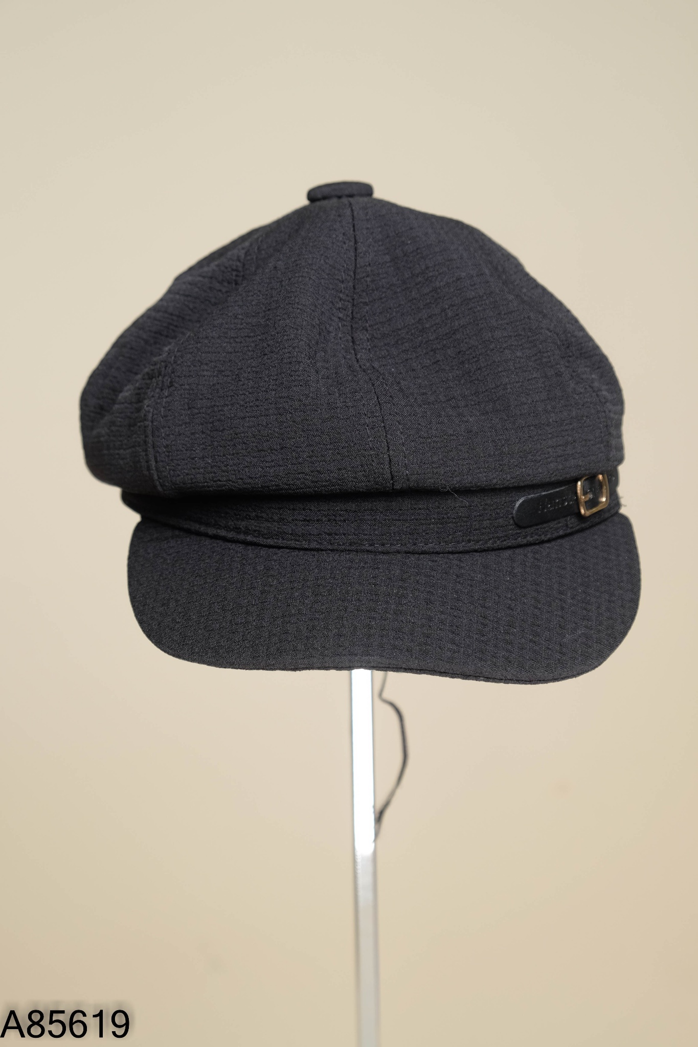 Mũ beret đen