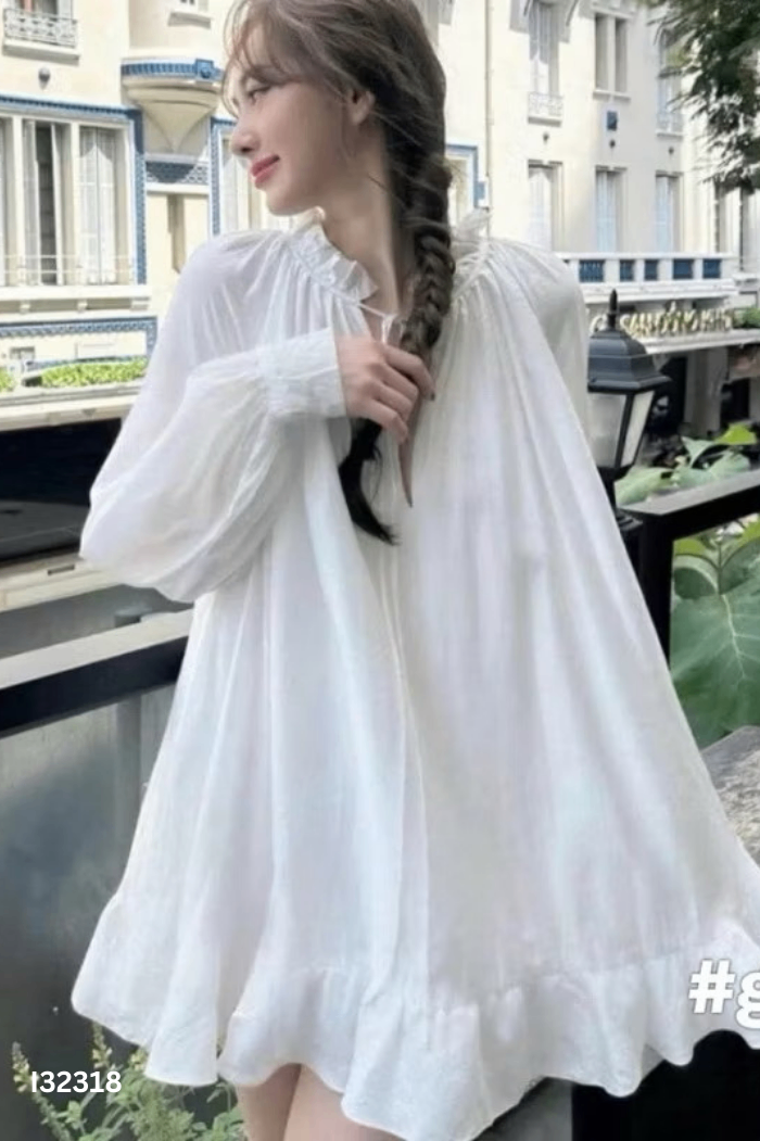 Váy trắng buộc cổ
