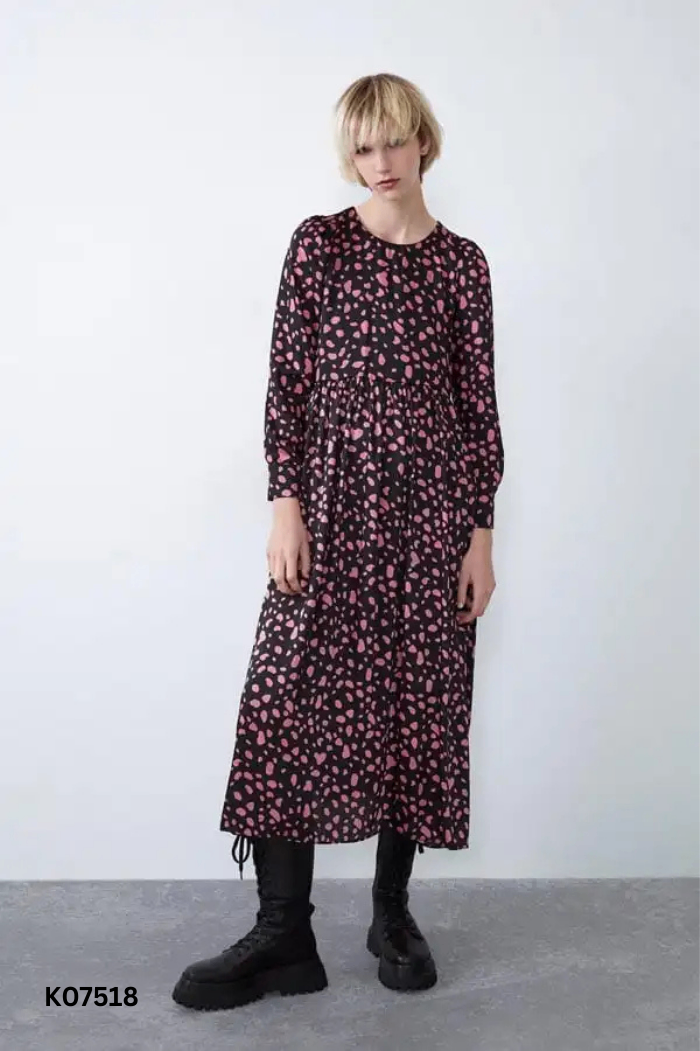 Váy ZARA đen họa tiết hồng