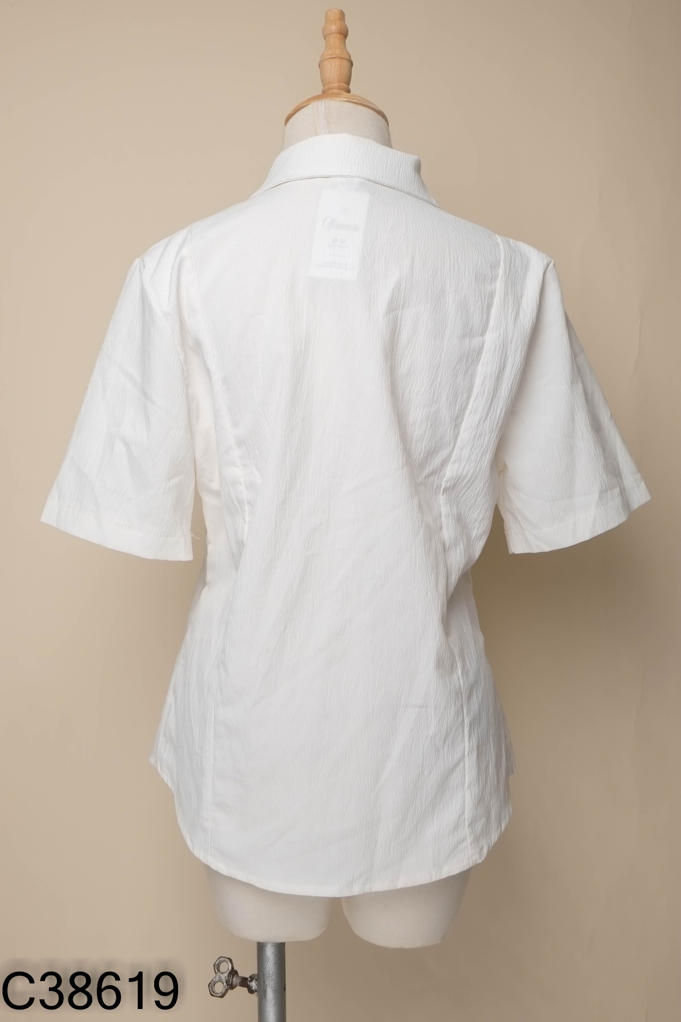 Áo trắng phối khóa