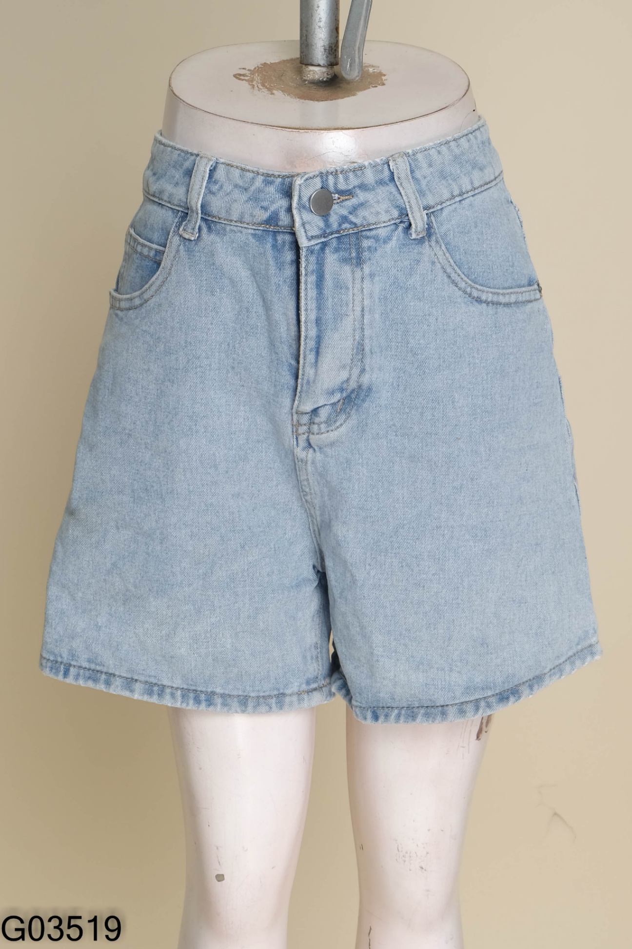Quần jeans xanh trơn