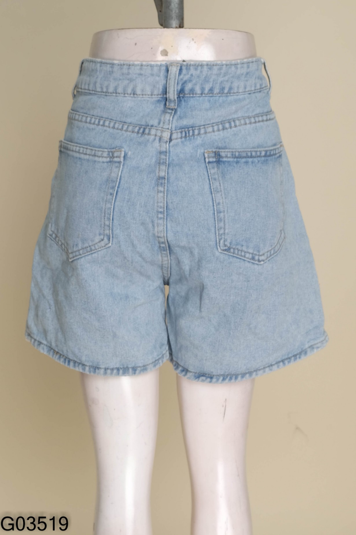 Quần jeans xanh trơn