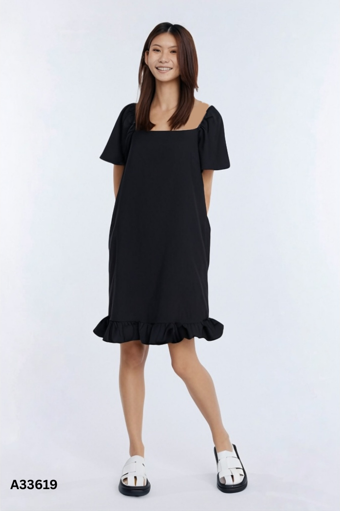 Váy đen 9WEAR cổ vuông