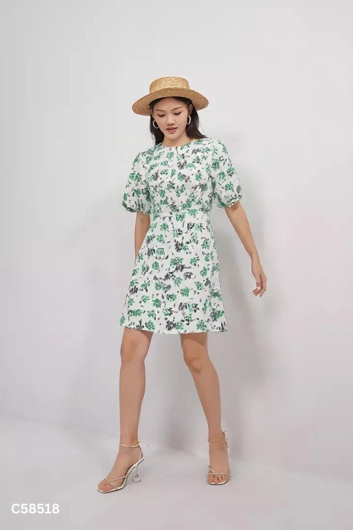 Váy trắng họa tiết hoa xanh