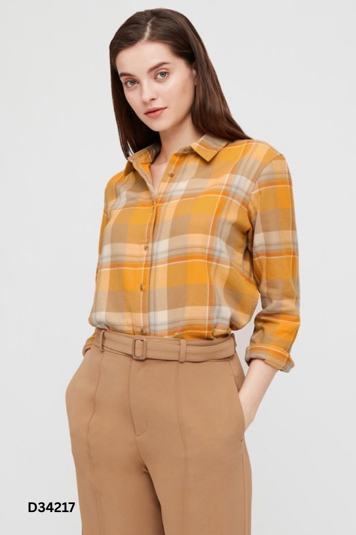 Áo sơ mi UNIQLO vàng be