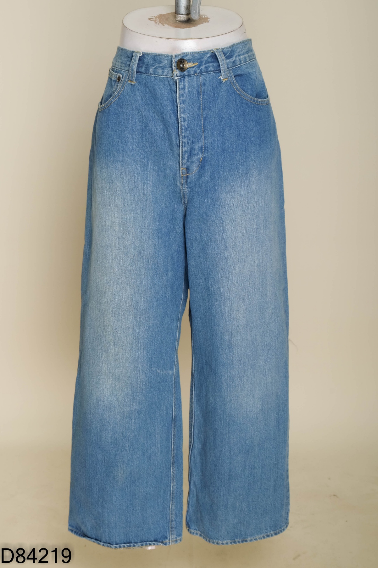 Quần jeans xanh trơn