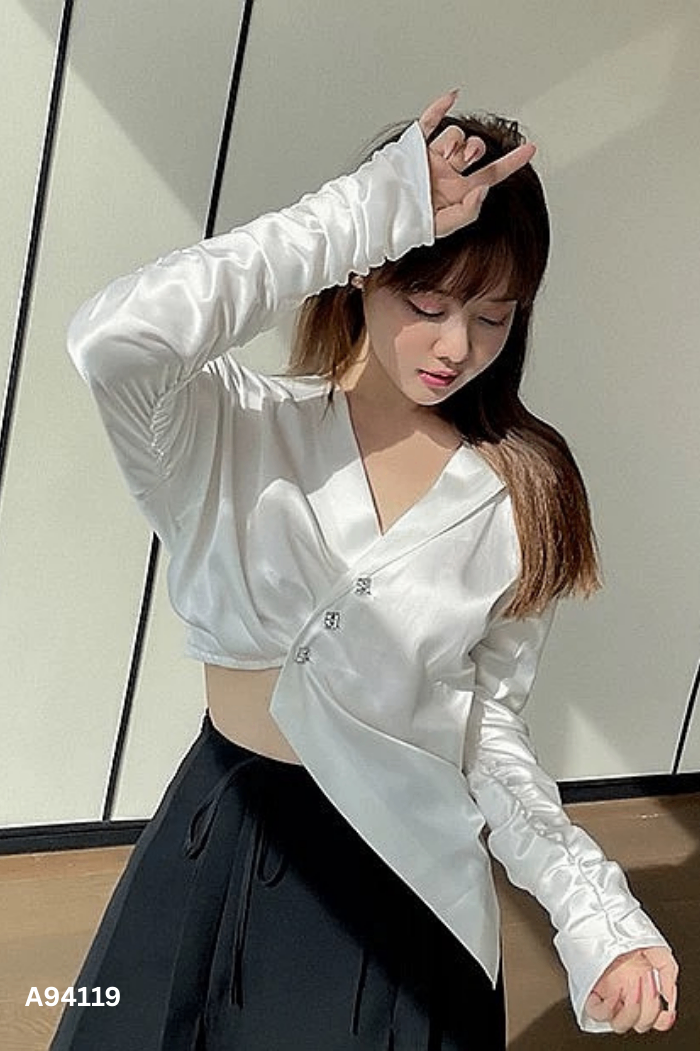 Áo lụa trắng đá vuông