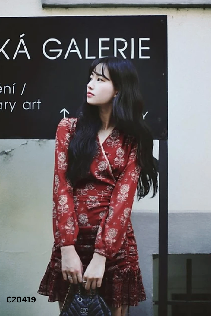 Váy dúm đỏ hoa